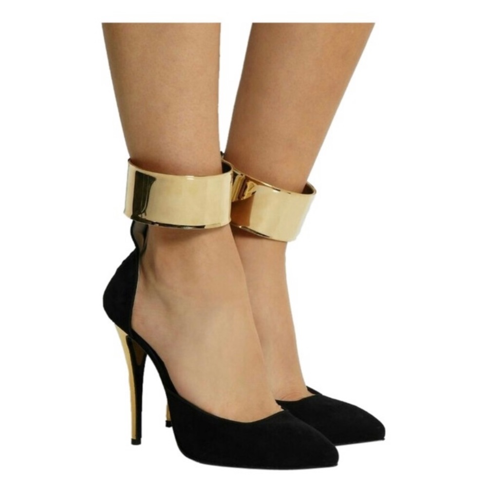 Black suede fendi pumps 7.5